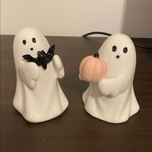 Ceramic Bootiful Ghosts Holding Bat & Pink Pumpkin Figurine Set - Hyde & EEK!